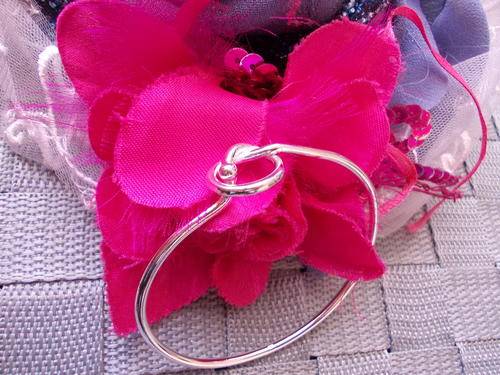 Beautiful 925 Sterling Silver Infinity Knot Bangle