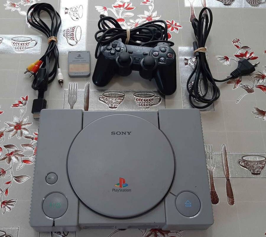 ps1 console + memory card with all original controller and AV/Power cable