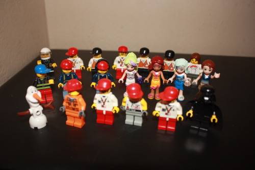 Lot of 20 mixed LEGO(TM) Minifigures