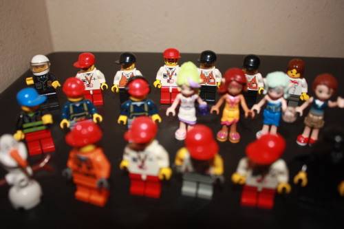 Lot of 20 mixed LEGO(TM) Minifigures