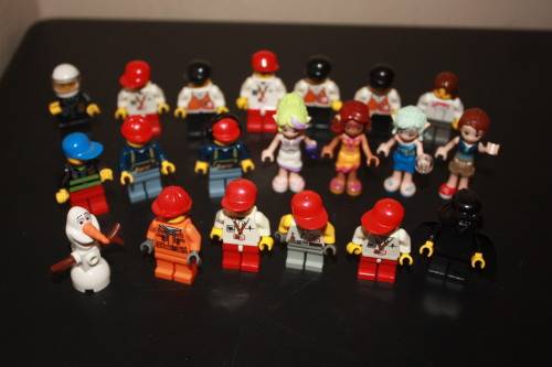 Lot of 20 mixed LEGO(TM) Minifigures