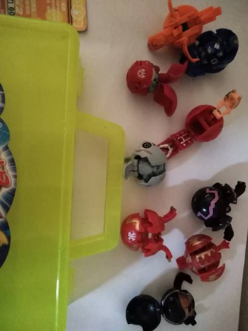 Bulk lot Bakugan Battle Brawlers in carry case
