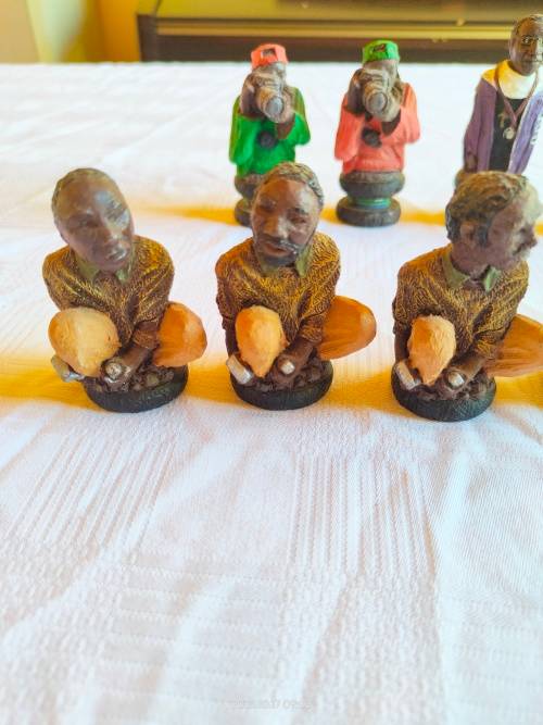 11 very collectable chess pieces from the Nelson Mandela chess set by Gala Starr CC
