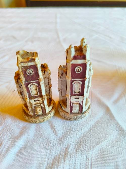 11 very collectable chess pieces from the Nelson Mandela chess set by Gala Starr CC