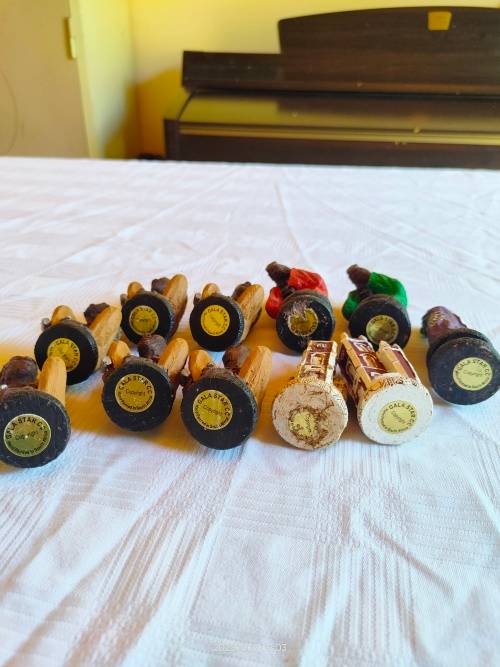 11 very collectable chess pieces from the Nelson Mandela chess set by Gala Starr CC