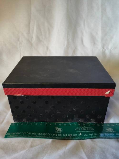 A beautiful gift box with 6 mini glasses