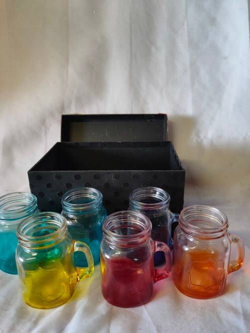 A beautiful gift box with 6 mini glasses