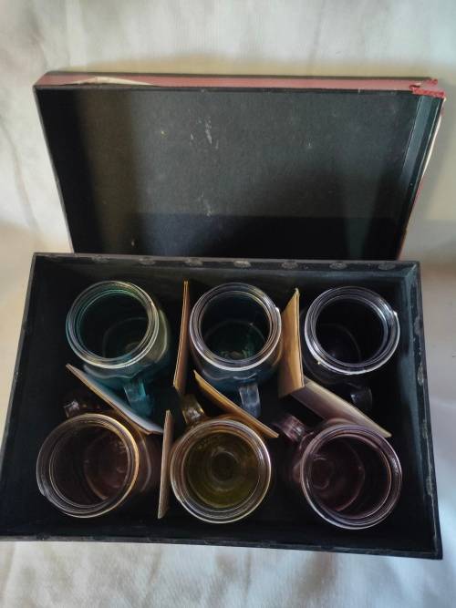 A beautiful gift box with 6 mini glasses