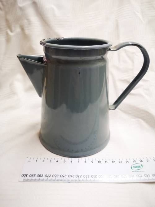 Lovely enamel jug in a beautiful colour.