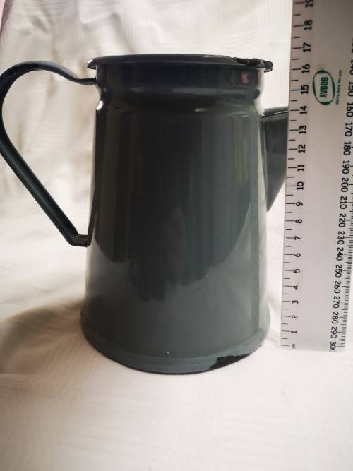 Lovely enamel jug in a beautiful colour.