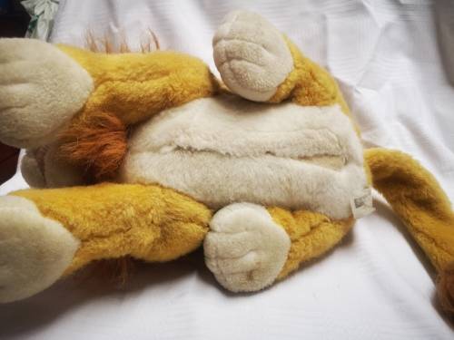 Stock clearance - now on R1 auction! Original Lion King product - Simba
