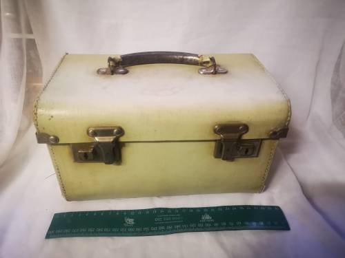 Lovely vintage travel / vanity case - Made in England