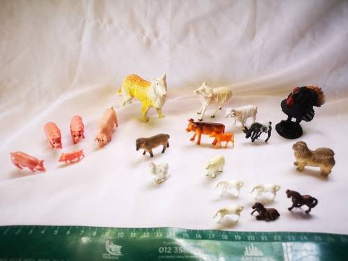 A big lot of farm animals /toys