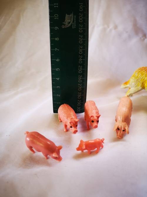 A big lot of farm animals /toys