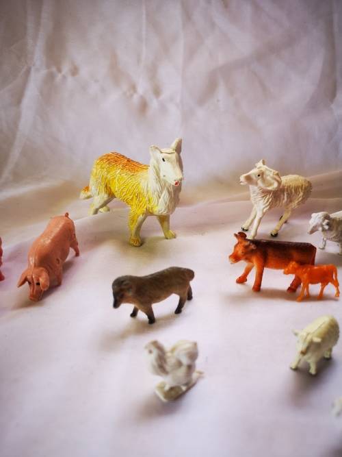 A big lot of farm animals /toys