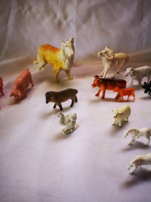 A big lot of farm animals /toys