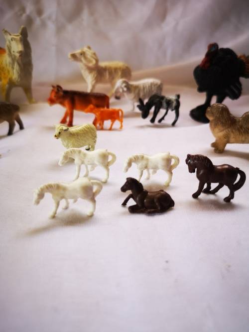 A big lot of farm animals /toys