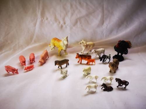 A big lot of farm animals /toys