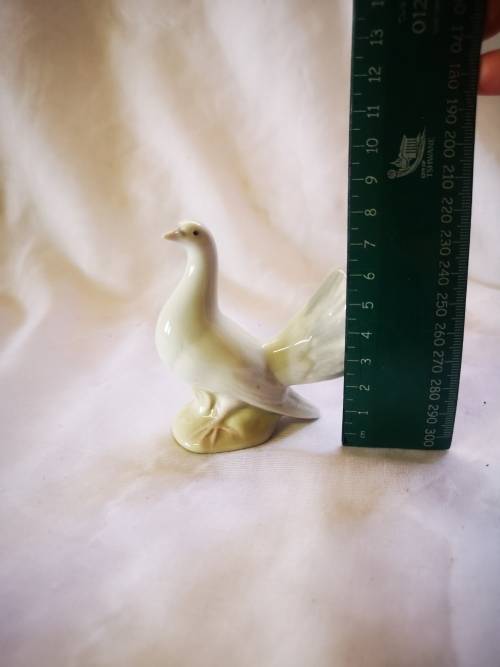 Stunning swan ornament