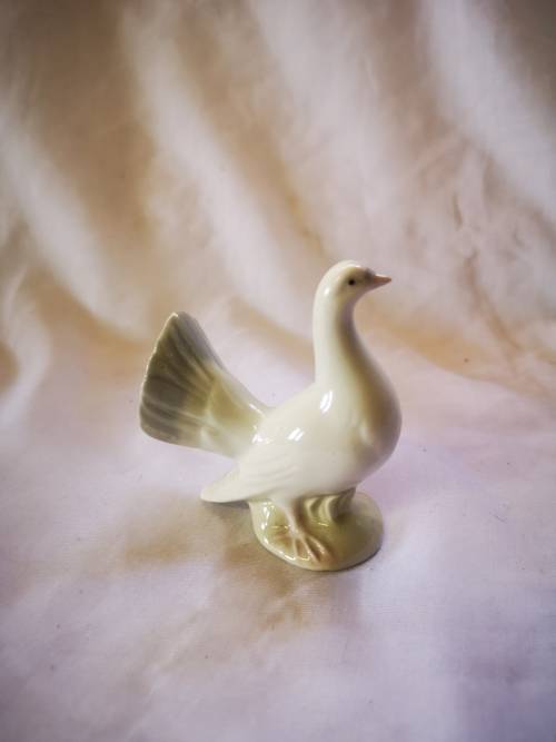 Stunning swan ornament