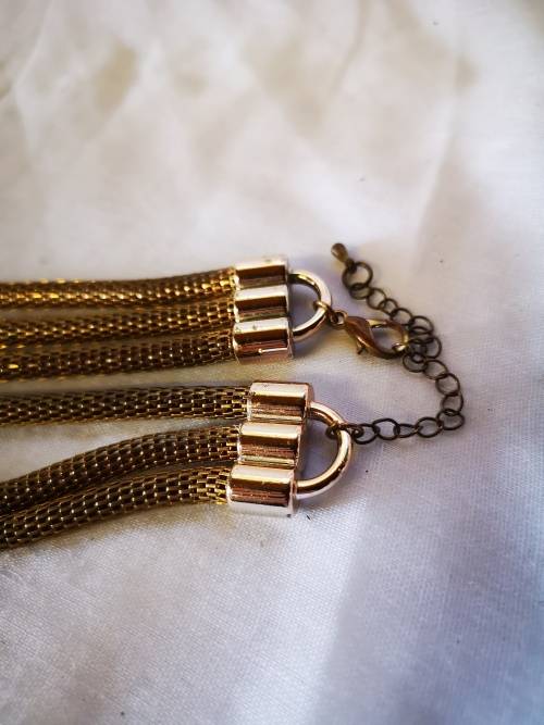 Beautiful gold tone necklace