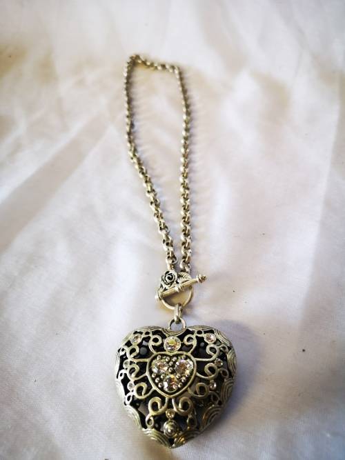 Beautiful chunky heart pendant necklace
