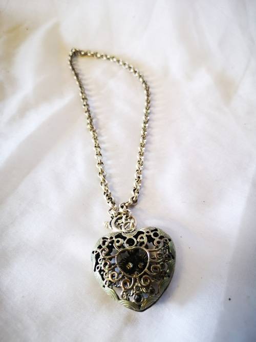 Beautiful chunky heart pendant necklace