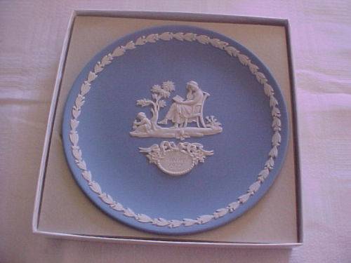 Wedgewood  Plate ` Mother 1977 `  -Blue - In Original Box