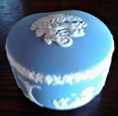 WEDGWOOD BLUE JASPERWARE TRINKET BOX