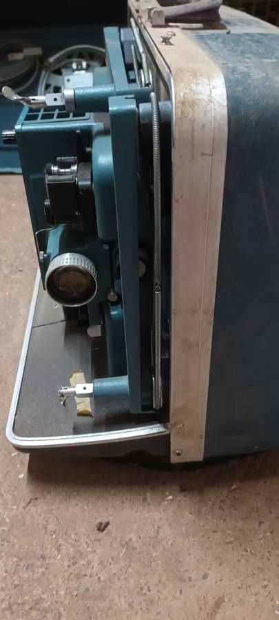 Vintage Singer Graflex  16mm Movie Sound Projector