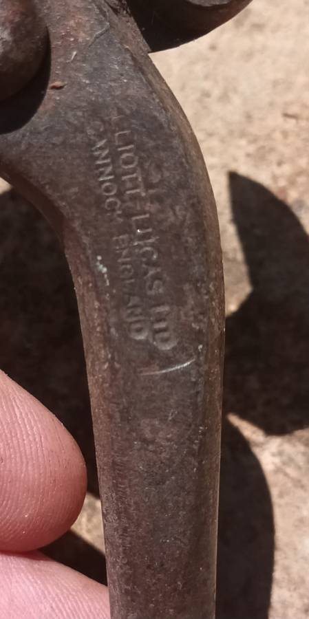 Horse shoe tool