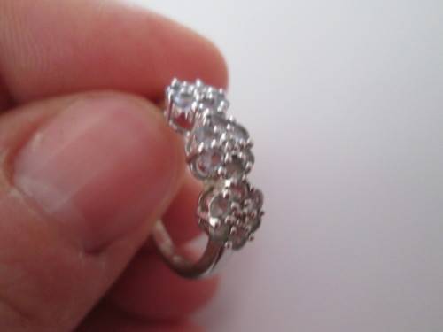 LOVELY UNUSUAL LADIES TANZANITE 9 CT WHITE GOLD RING C R A Z Y  R1!!!!