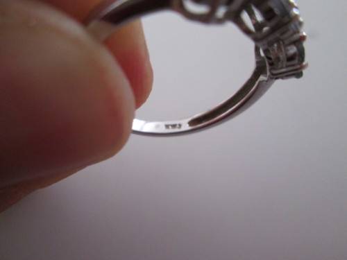 LOVELY UNUSUAL LADIES TANZANITE 9 CT WHITE GOLD RING C R A Z Y  R1!!!!