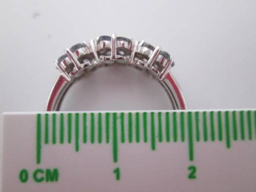 LOVELY UNUSUAL LADIES TANZANITE 9 CT WHITE GOLD RING C R A Z Y  R1!!!!