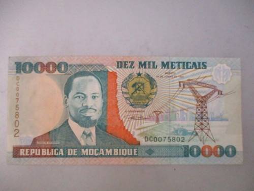 MOZAMBIQUE 1000 METICAIS BANK NOTE DC 0075802 NOTE A BIT CREASED