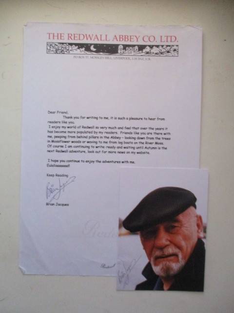 AUTOGRAPHED SIGNED BRIAN JAQUES ABOUT POSTCARD SIZE AND LETTER THE RED WALL SERIES AUTHOUR