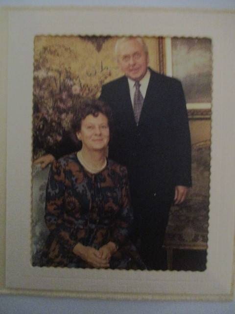 AUTOGRAPHED / SIGNED THANK YOU CARD OF LORD WILSON FORMER UK PRIME MINISTER OF ENGLAND