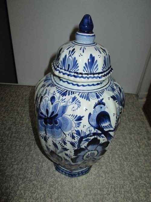 Delft vase/urn with lid 23 to 30cm tall with and without lid see below