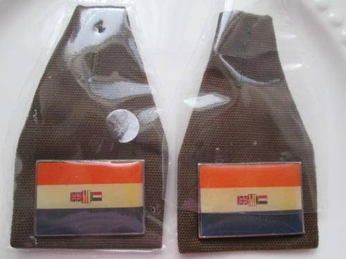 SET OF OLD SOUTH AFRICAN FLAG BUTTON HOLE FLASHES