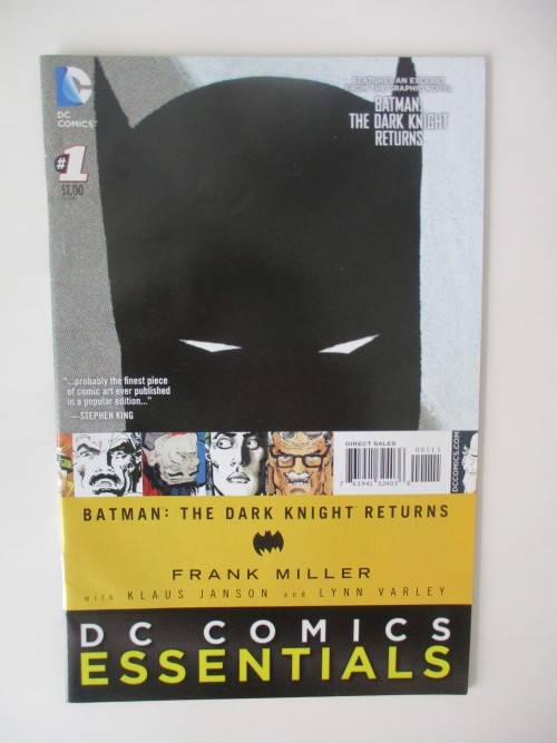 DC COMICS  - TE DARK KNIGHT RETURNS  -  BOOK ONE - MINT CONDITION