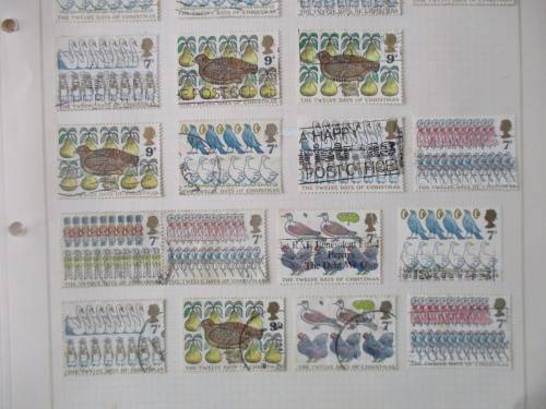 GREAT BRITAIN - CHRISTMAS 1977 LOT OF USED MOUNTED STAMPS
