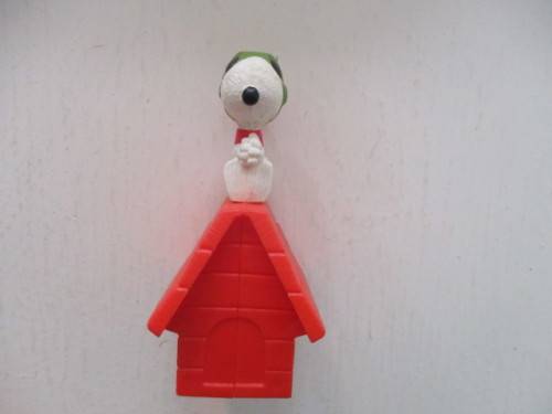 SNOOPY DOG ON KENNEL TOY