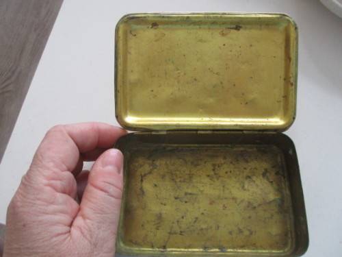 ANTIQUE SOLID BRASS CHOCOLATE TIN GIVEN TO THE TROOPS FIRST WORLD WAR BY PRINCESS MARY 1914