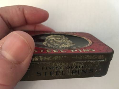 VINTAGE GRAMMAPHONE   PINS TIN