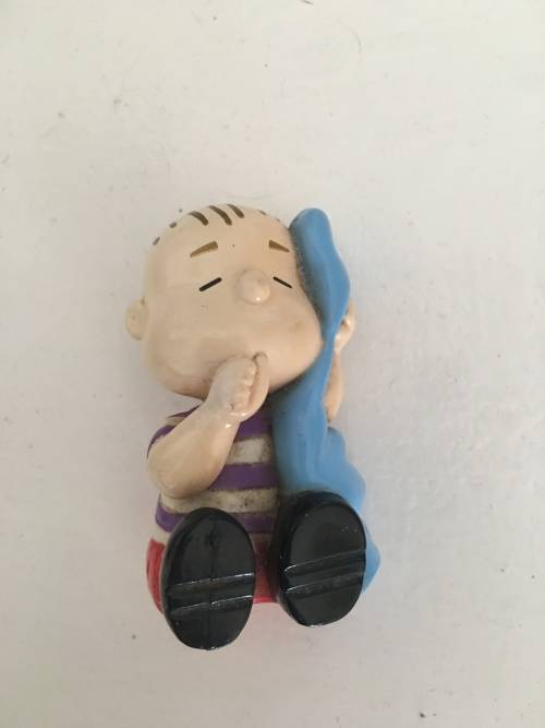 VINTAGE -  PEANUTS / CHARLIE BROWN - LIONESS FIGURE - APP. 6 cm TALL - COLGATE / PALMOLIVE