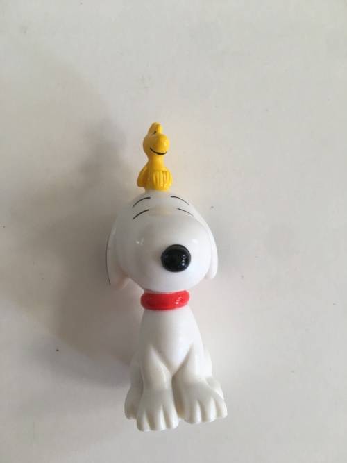 VINTAGE -  PEANUTS / CHARLIE BROWN -   SNOOPY FIGURE - APP.  7 cm TALL