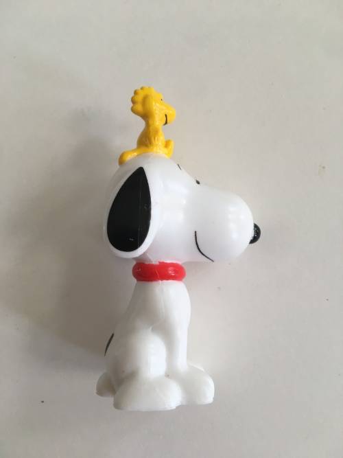 VINTAGE -  PEANUTS / CHARLIE BROWN -   SNOOPY FIGURE - APP.  7 cm TALL