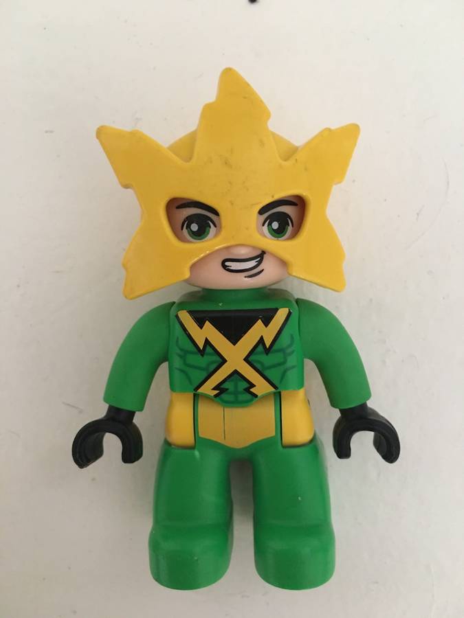 LOVELY CONTAAINER FULL OF KIDDY LEGO DUPLO INCLUDING FIGURES