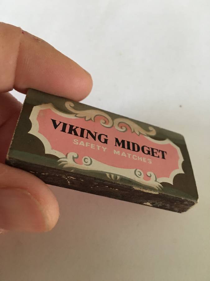 VINTAGE MATCH BOX WITH MATCHES