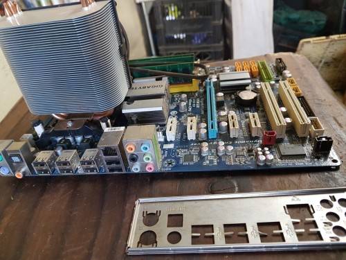 Motherboard Gigabyte + CPU Q9400+ Memory 6Gb